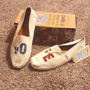 Men's classic, natural canvas Toms